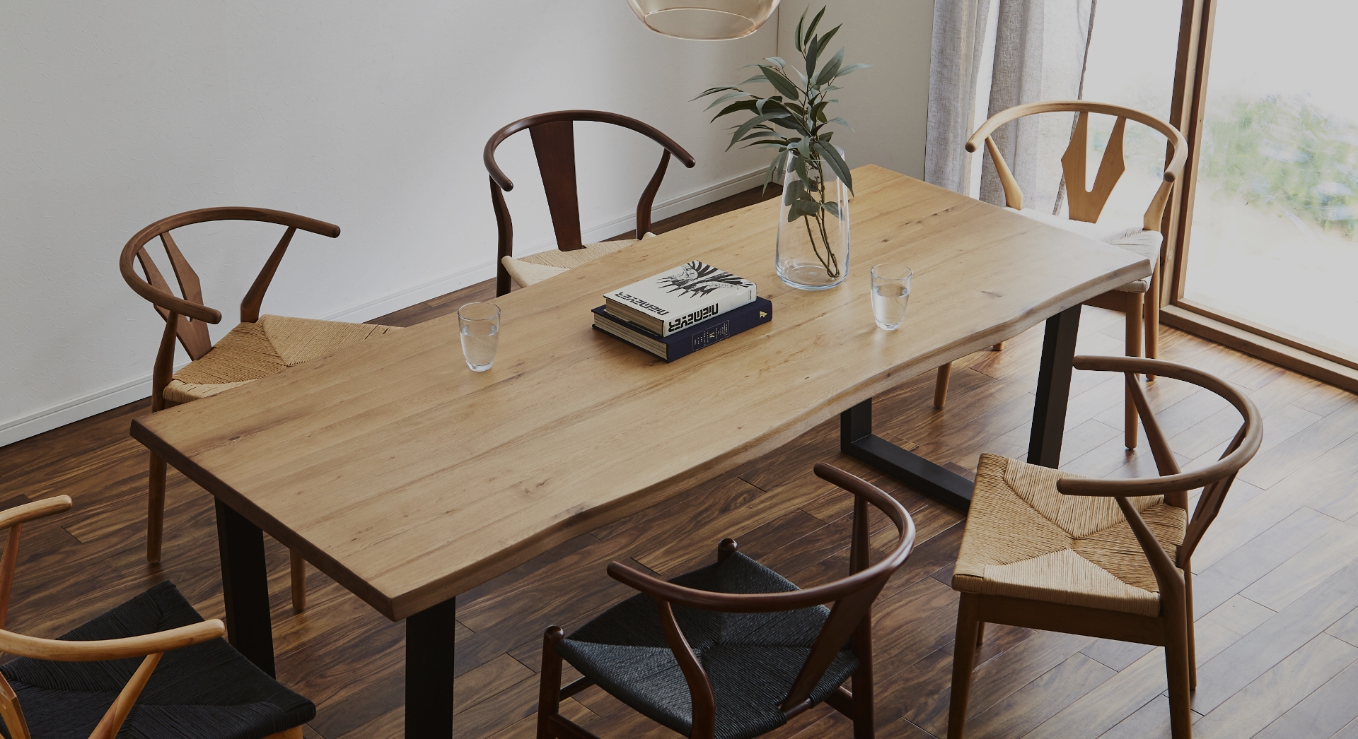 一生モノの家具をお家の真ん中に。無垢材 継ぎ継ぎ一枚板風 テーブル