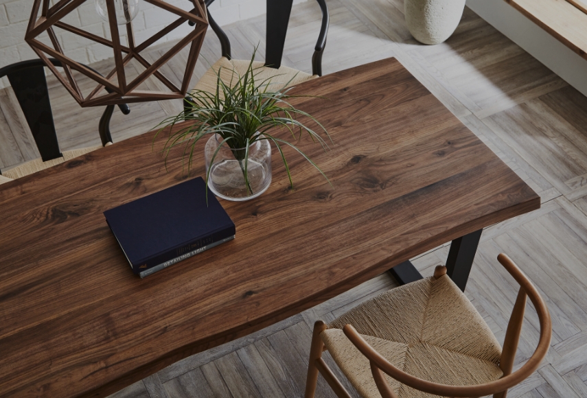 ダイニングテーブル シリーズを合わせたダイニングテーブルとダイニングチェアのセットです。