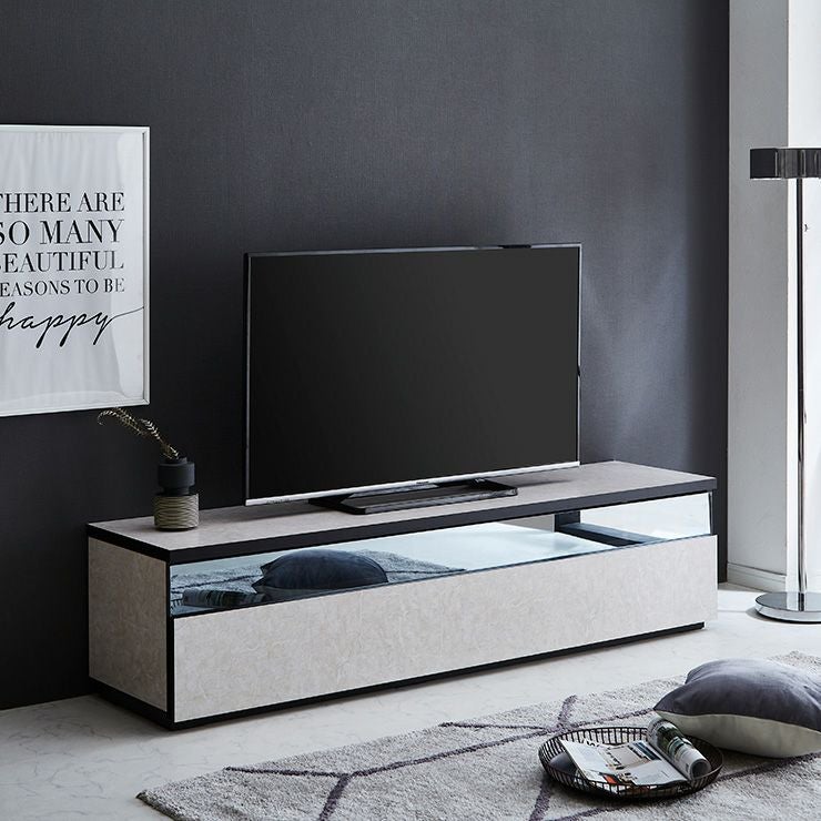 クール&モダンな雰囲気漂う ブルックリンテイストのテレビボード