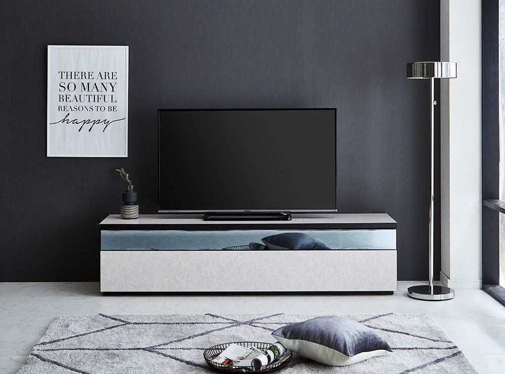 クール&モダンな雰囲気漂う ブルックリンテイストのテレビボード