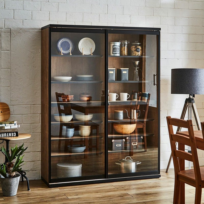 ホワイトガラス扉 大容量可動棚でスマート収納