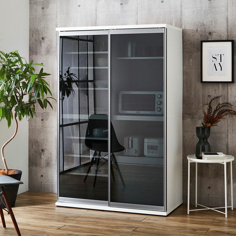 ウォールナット 本体×クリアガラスで高級感ある収納