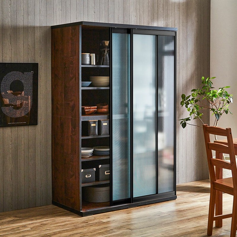 クリアガラス扉で中身が見える収納