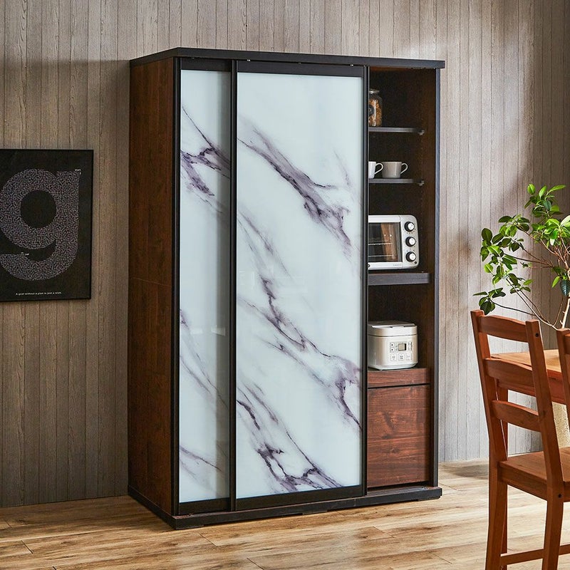 ストーンブラックの落ち着いた扉カラー