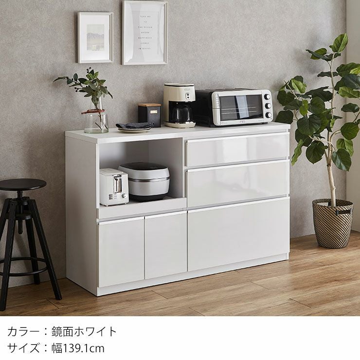 調理作業スペースも確保でき家電設置にも適した収納