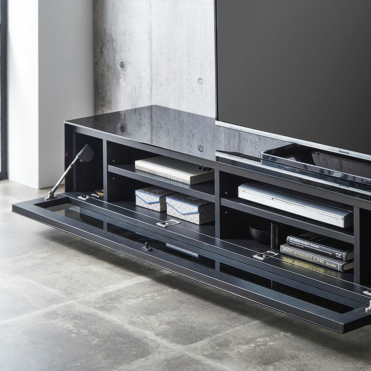 落ち着いた印象のブラックカラー仕様