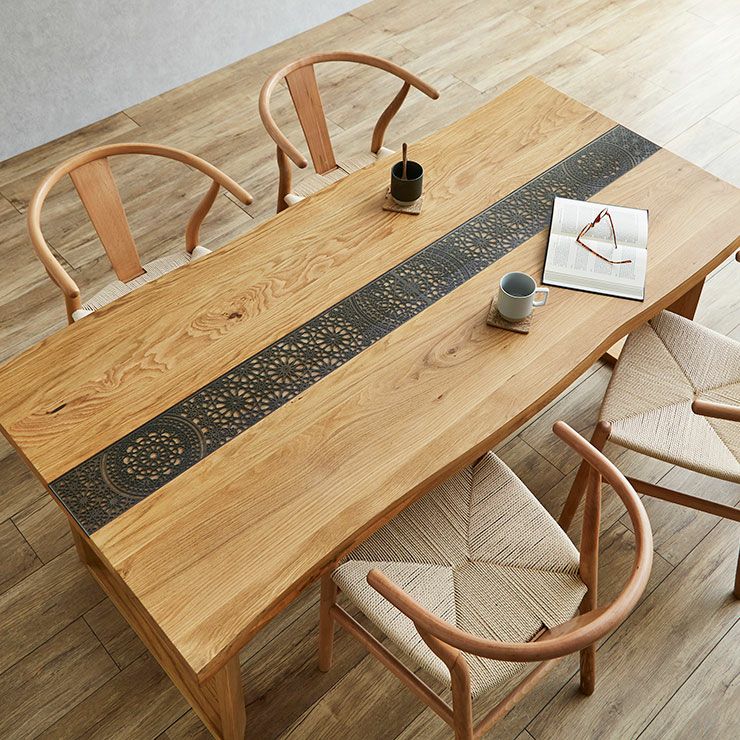 脚裏アジャスター付きのテーブル仕様