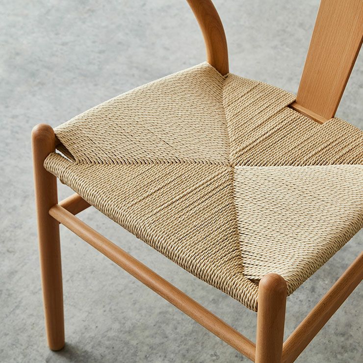 ナチュラル色チェアとオーク天板の調和したダイニング例