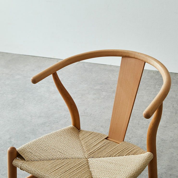 ナチュラル色チェアとオーク天板の調和したダイニング例