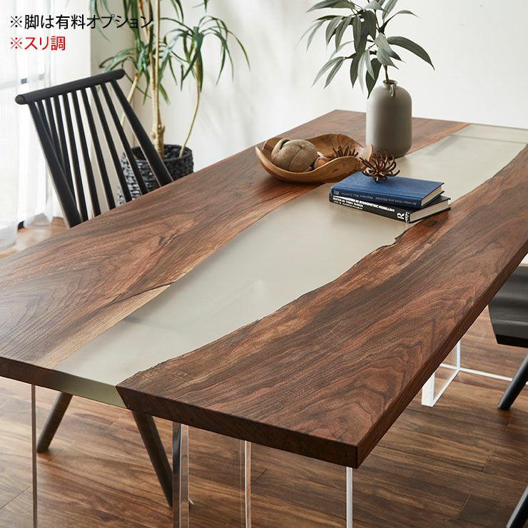 木目の美しさを活かしたベーシックテーブル