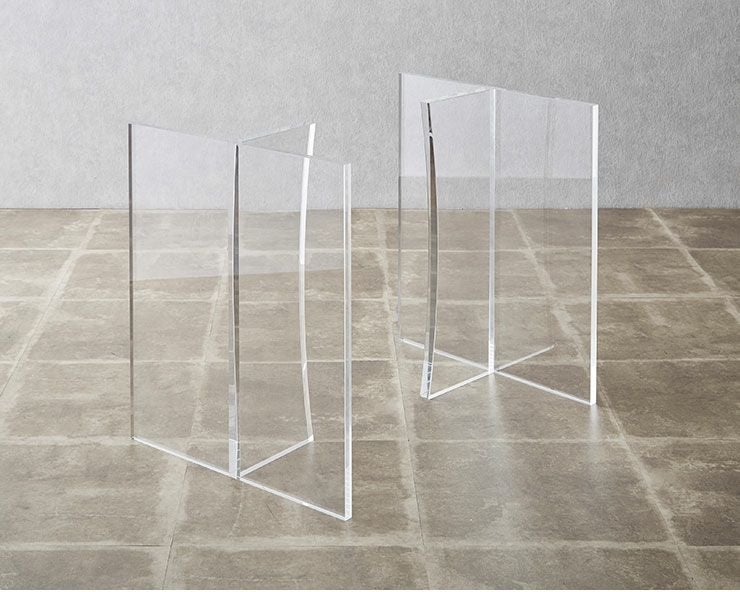 クリア材のシンプルなLEG-TAテーブル