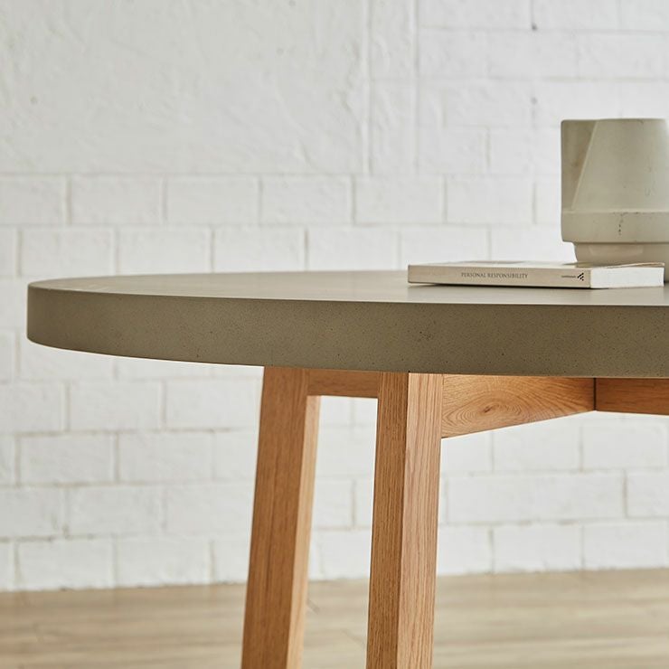 重厚感ある厚み約54mmの極厚天板仕様