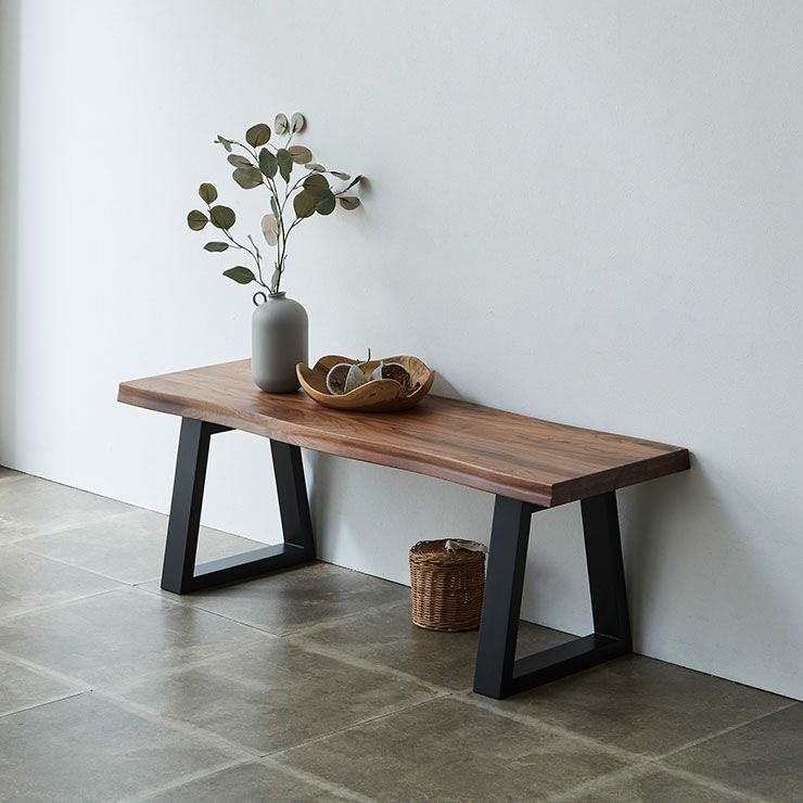 玄関や廊下で腰掛けや荷物置きとして便利