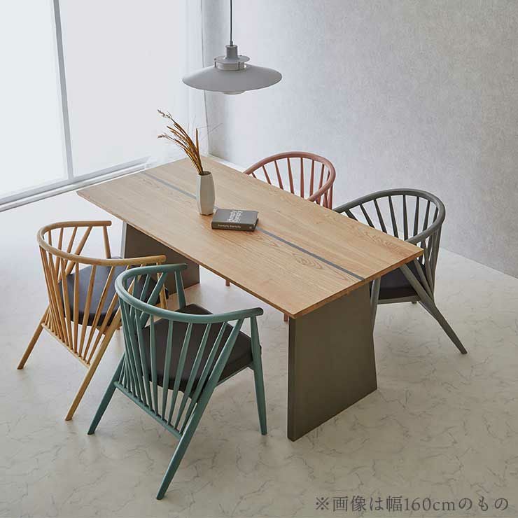 木の温もりを感じるナチュラル天板で和洋どちらにも馴染む