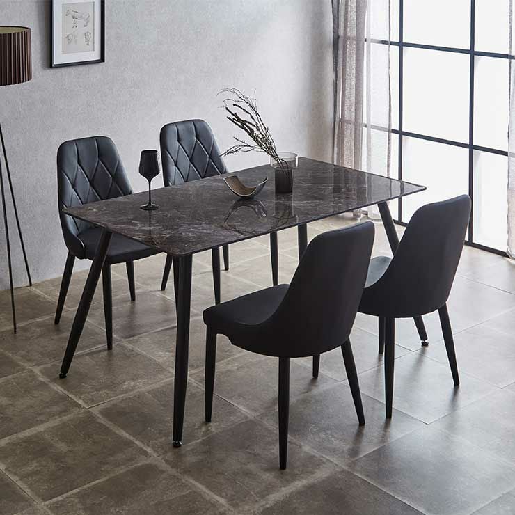 幅140cmのブラックセラミックテーブルでモダンなダイニング演出